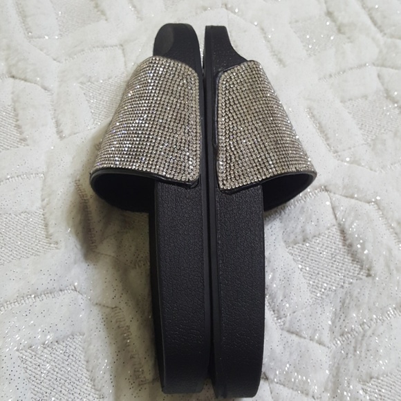 Beautiful and Elegant Sandals.🖤🖤💎💎 - Picture 5 of 7